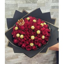 Ramo de 80 rosas y Ferreros Rocher